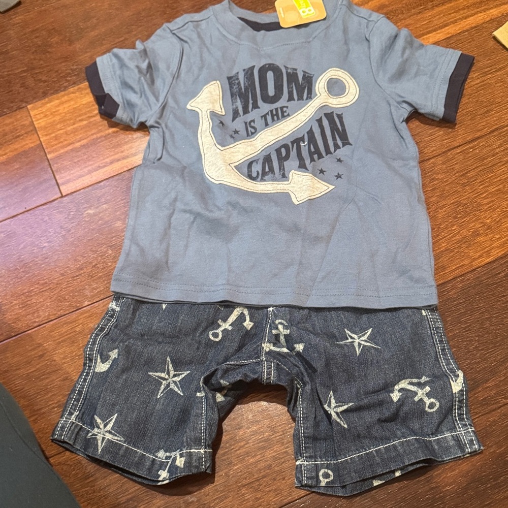 Crazy8 nwt Nautical Themed  Outfit shorts size 2t/ T-shirt size 18-24 mons